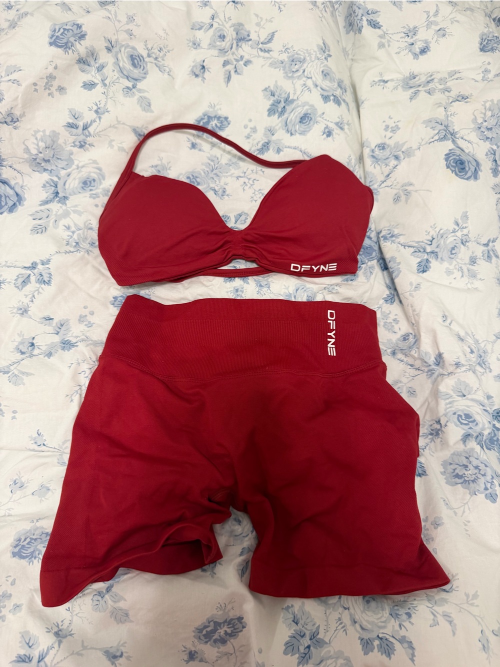 DFYNE Women's Red Seamless Bandeau & Bralette Set